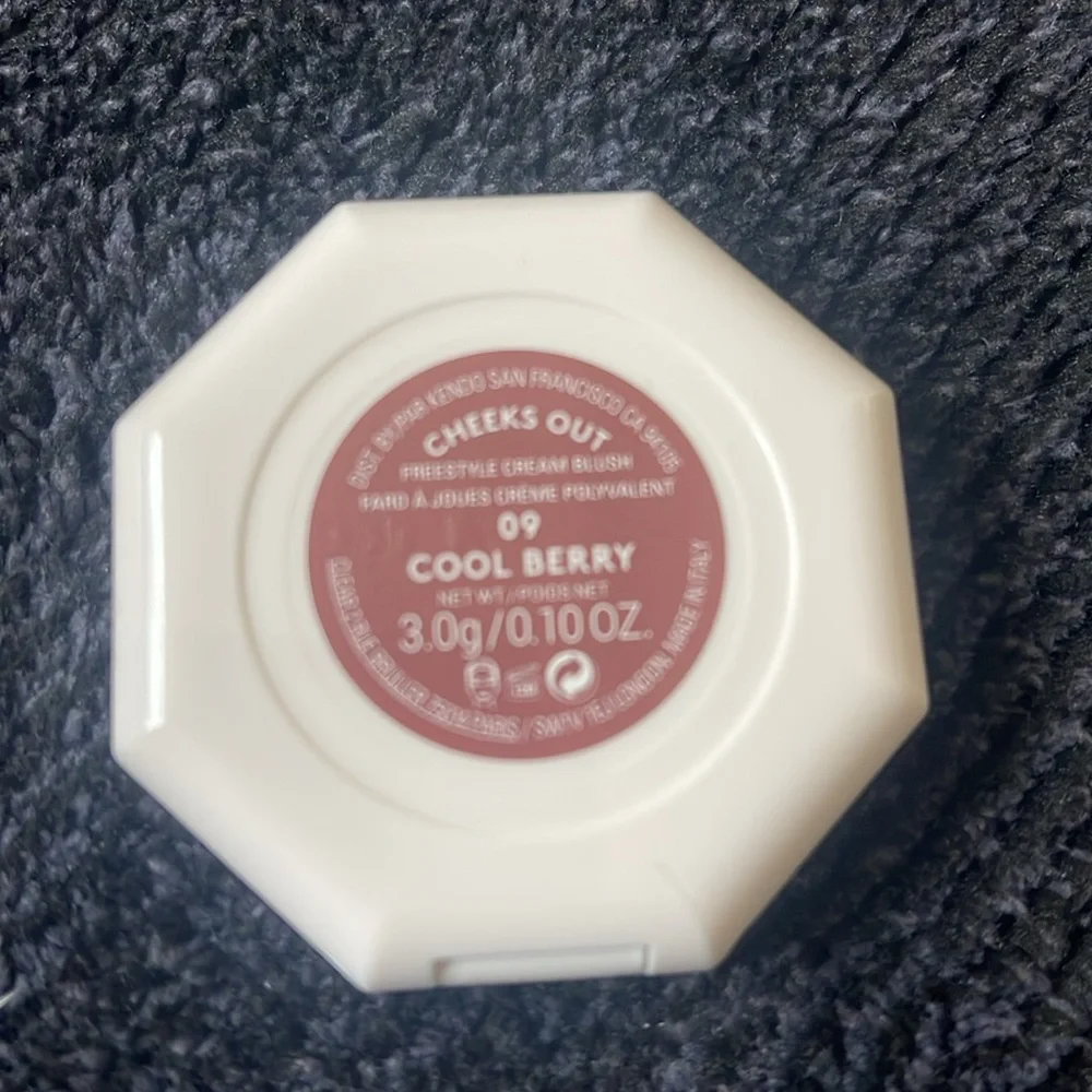 Fenty Cool Berry Cheeks Out Freestyle Cream Blush